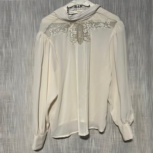 ⭐️ Vintage lace blouse